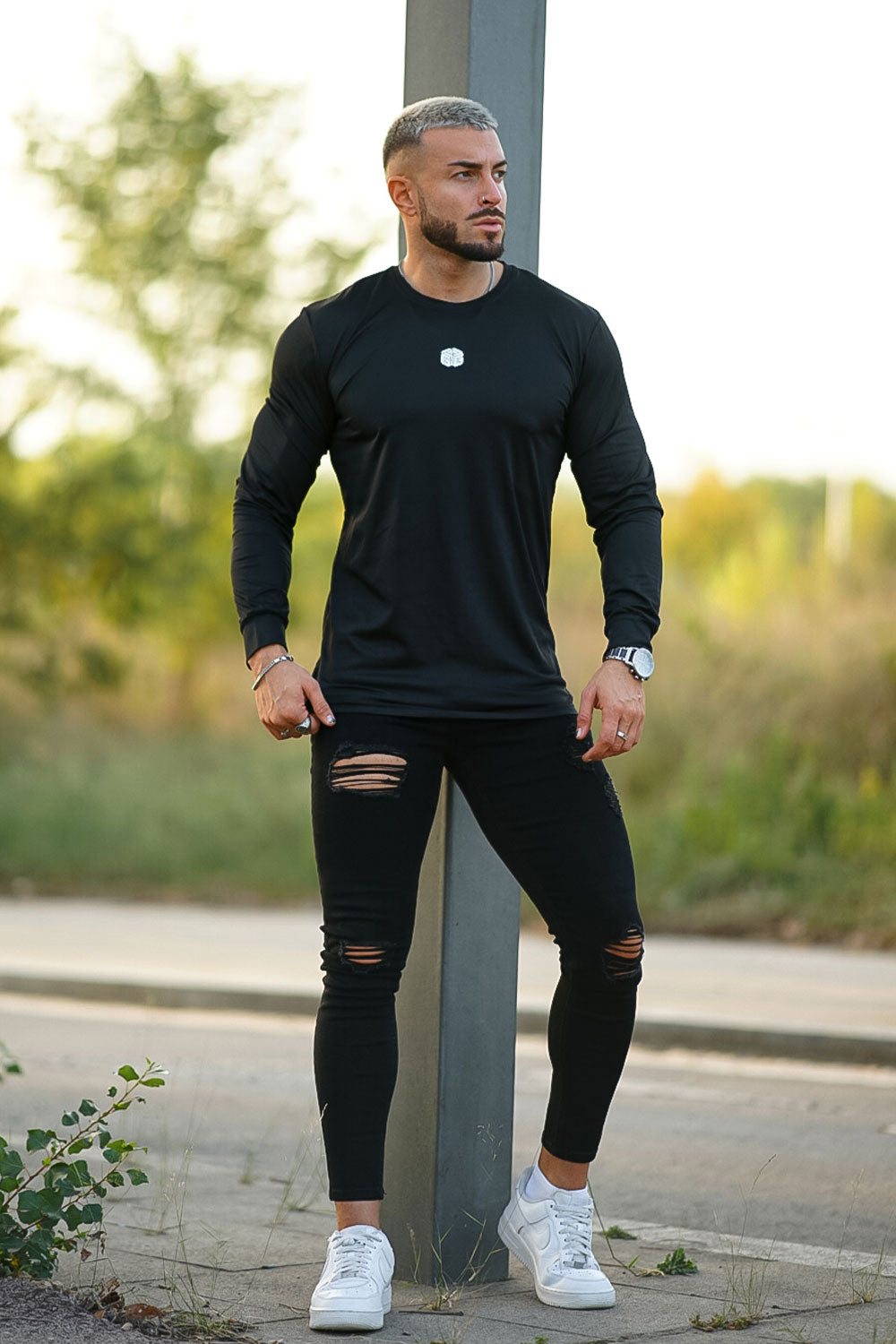 Men's Black Round-Neck Pullover: Comfort Redefined