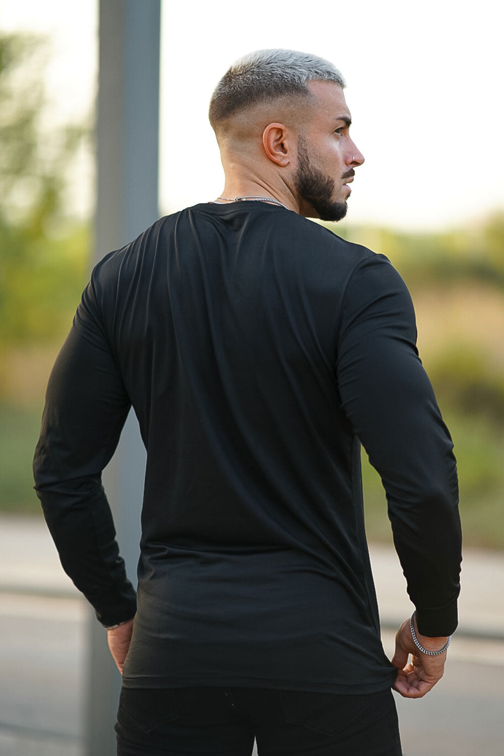 Men's Black Round-Neck Pullover: Comfort Redefined