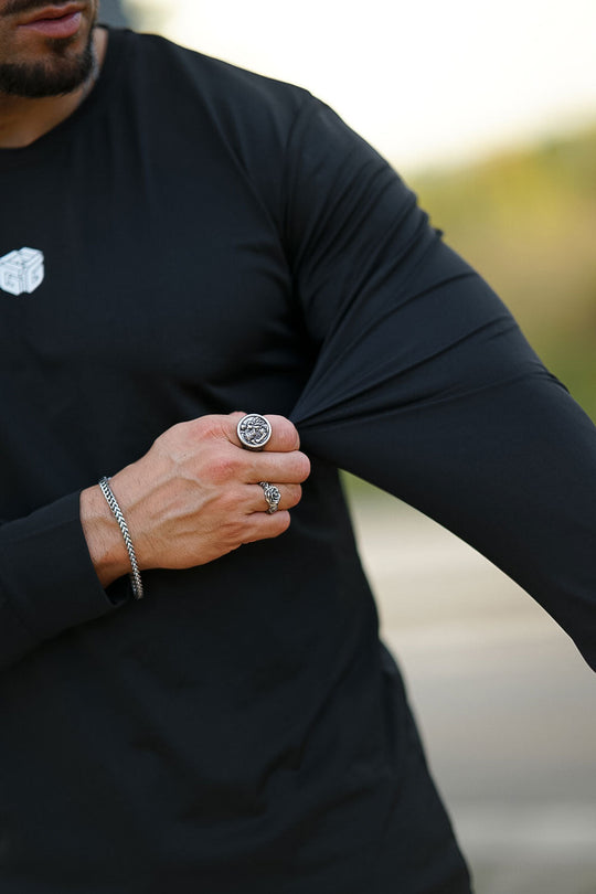 Men's Black Round-Neck Pullover: Comfort Redefined