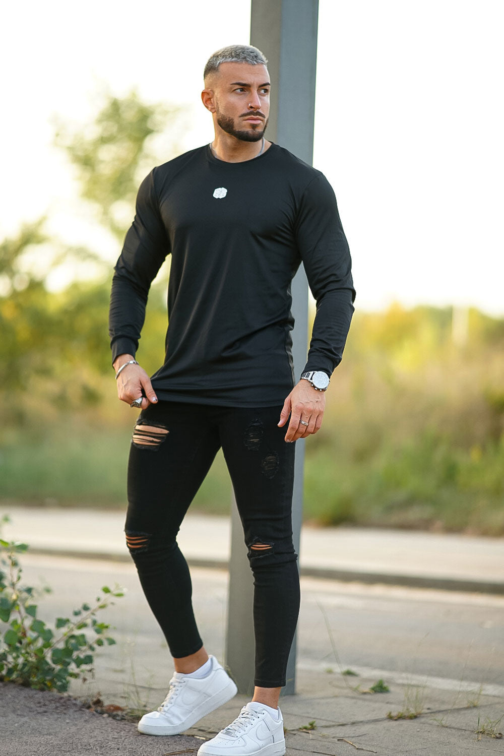 Men's Black Round-Neck Pullover: Comfort Redefined