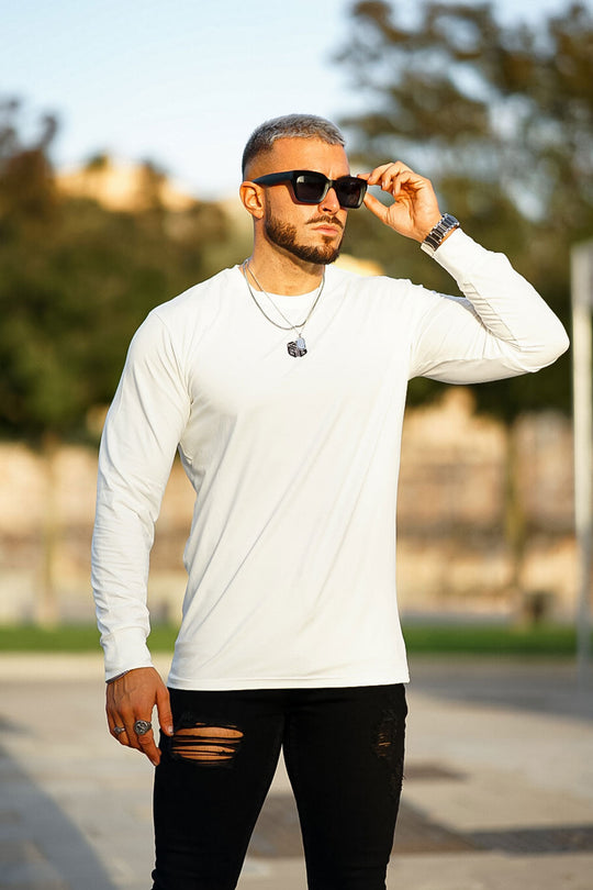 Men's Black Round-Neck Pullover: Comfort Redefined