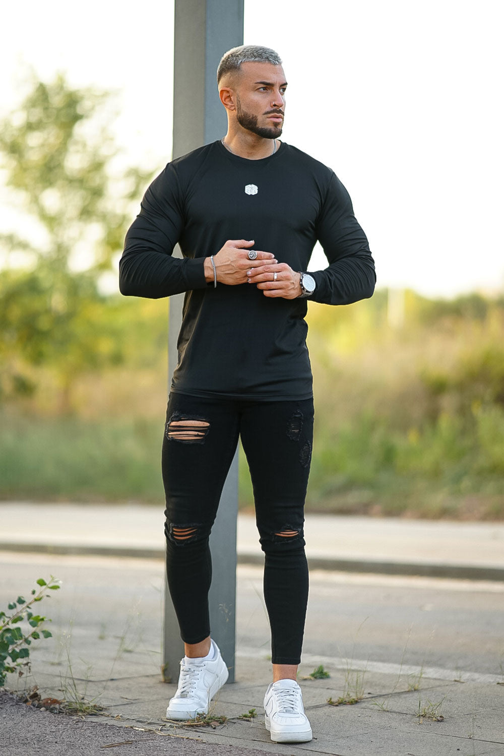 Men's Black Round-Neck Pullover: Comfort Redefined