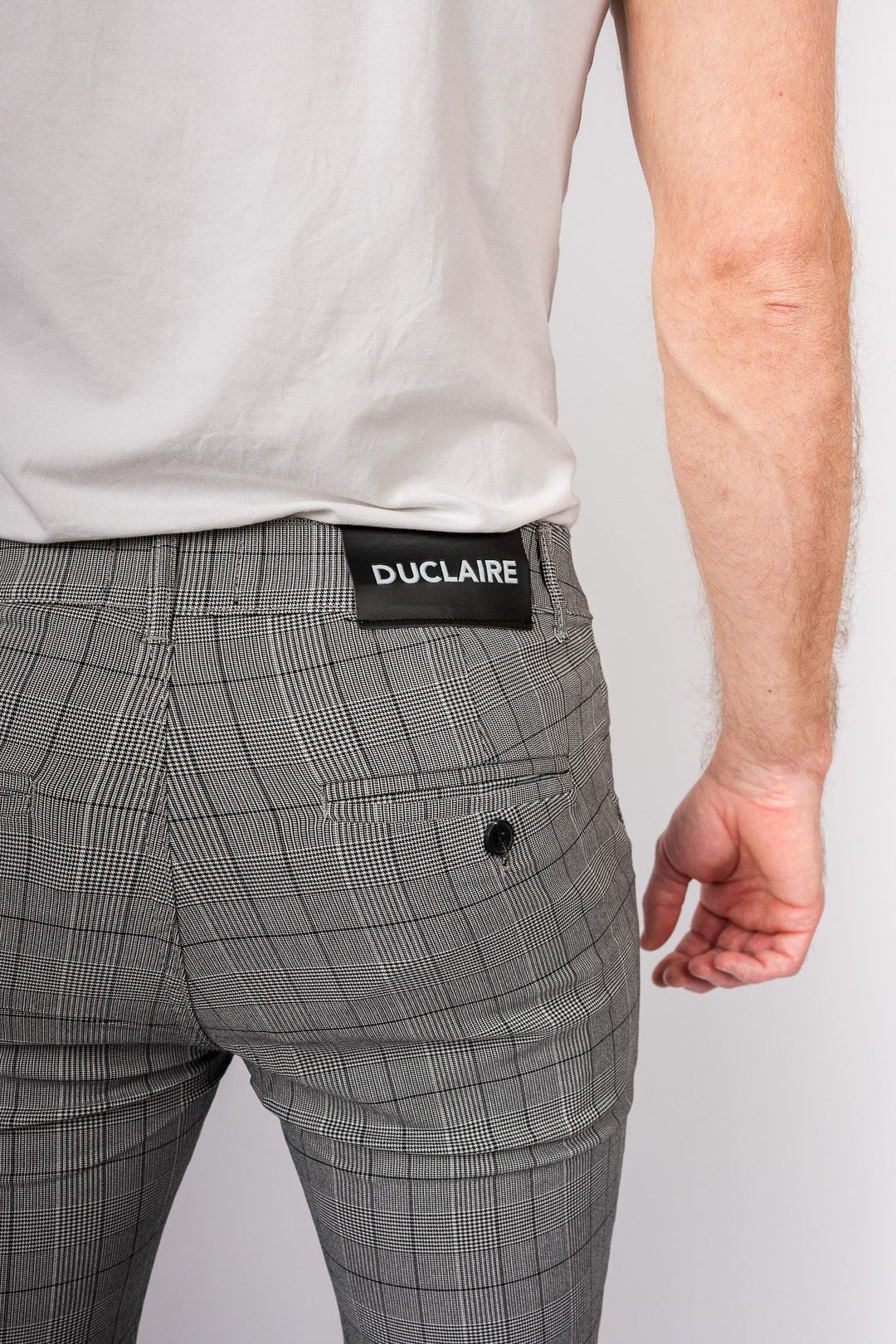 Luciano Chinos - Gray with square pattern