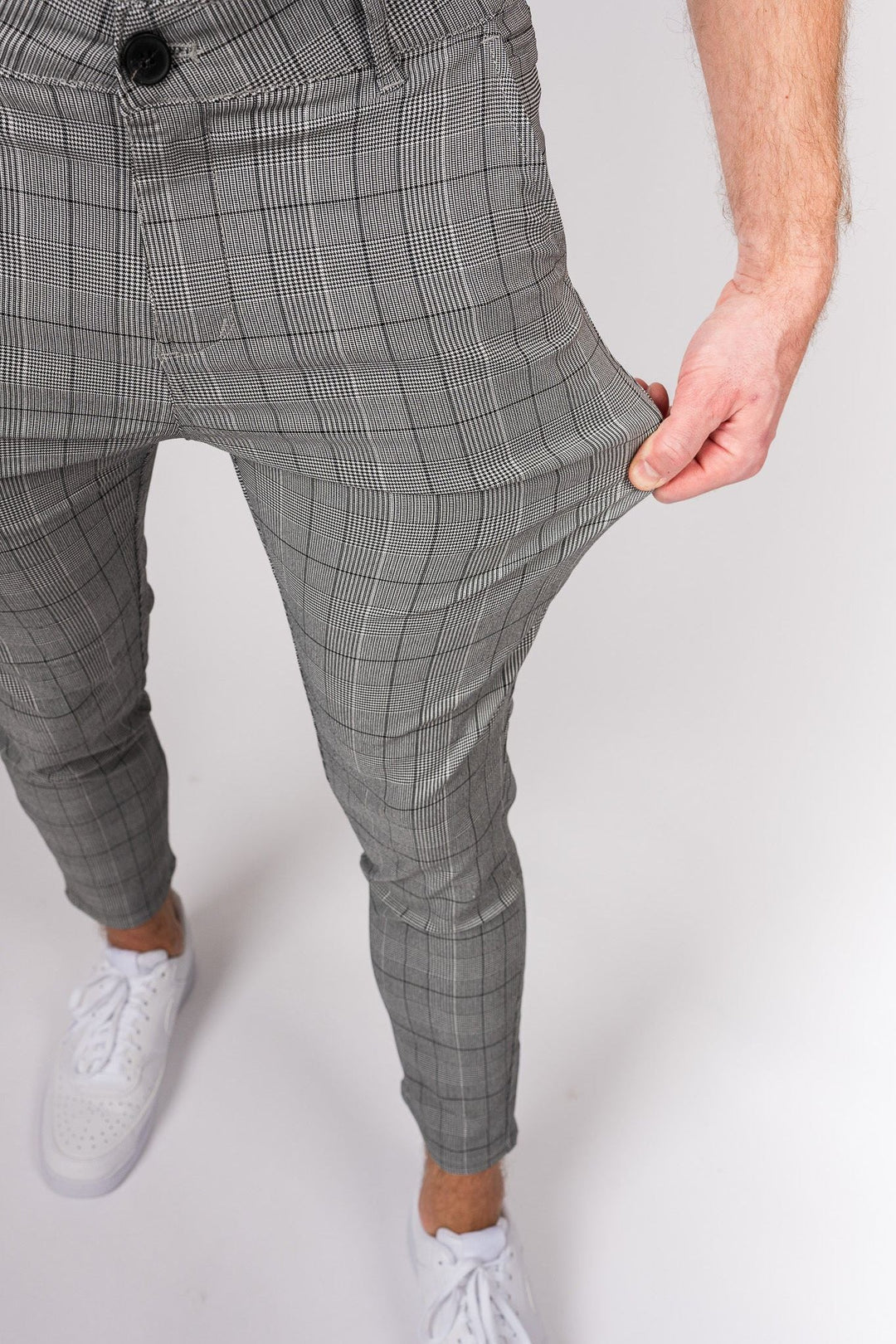 Luciano Chinos - Gray with square pattern